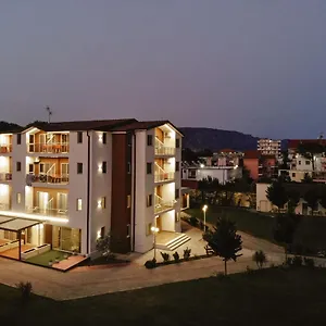 Kompleksi Royal Hotel